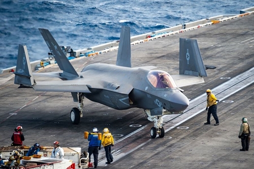 Vì sao hải quân Mỹ cắt giảm đơn đặt hàng mua máy bay tiêm kích F-35C?
